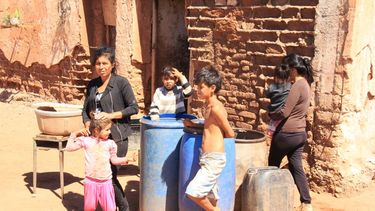 Les pusieron agua, la vertiente se secó y otra vez sufren la escasez