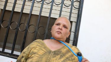 Revuelo por una mujer con cáncer encadenada