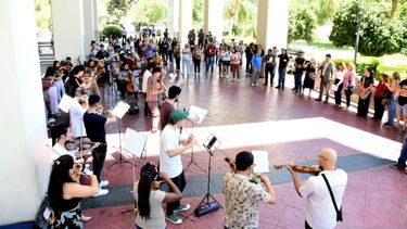 Camerata San Juan le puso música a la mañana del Centro Cívico.