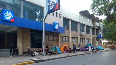 Reclamo contra Nación por incumplir un convenio: acamparon en el Centro
