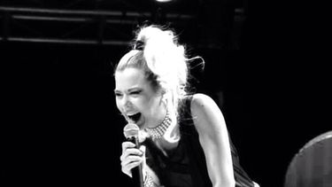 Vale Farfán, la ‘standapera’ que la rompe en Capital Federal