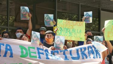 Denuncian que murió sin ser asistida por una clínica: familiares marcharon y pidieron justicia