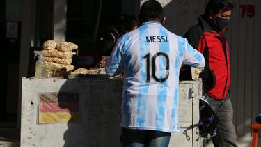 En la previa del Maracanazo, furor por las camisetas de la Selección en San Juan