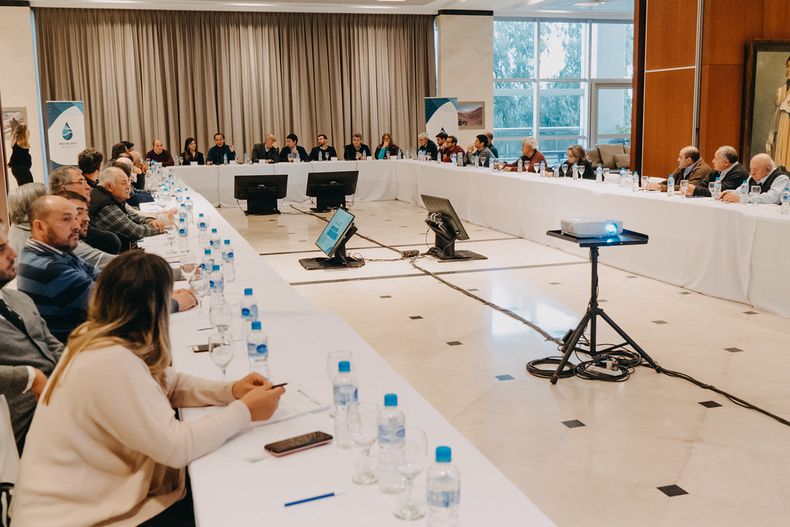 La Mesa del Agua debatió sobre el fortalecimiento de Hidráulica y la participación de usuarios en el sexto encuentro que se hizo el 15 de julio.