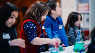 Se realizará una interesante propuesta inclusiva con experimentos químicos para niños en los jardines del Museo de Bellas Artes.