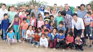 Uñac despidió el año con los chicos de Guanacache y Punta del Agua
