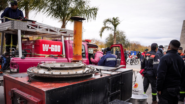 Bomberos Voluntarios de San Juan festejaron su día en el Teatro del Bicentenario