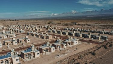 Avanza la construcción de dos barrios claves con 176 casas en Calingasta