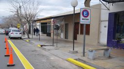 Señalaron 6 estacionamientos para motos y espacios de carga y descarga