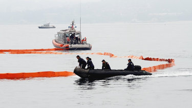 Las autoridades de Chile continúan buscando a los integrantes de la embarcación que naufragó el miércoles en Chile.