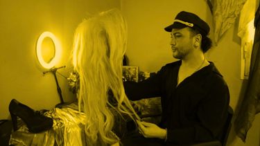 Pandora Pink, la draga que maquilla, enseña, comparte y analiza la identidad drag