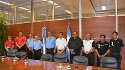 Bomberos de Policía, voluntarios y personal de Defensa Civil viajaron al exterior para capacitarse en rescate