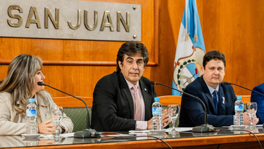 Las autoridades del Gobierno provincial presentaron un innovador sistema que, bajo el uso de la IA, permitirá mejorar en el sistema educativo.