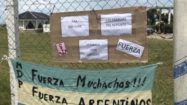 Solidaridad y respeto para las familias que esperan datos de los marinos