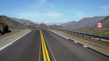 La Ruta 12 que une San Juan con Calingasta se transita entre valles y montañas.&nbsp;