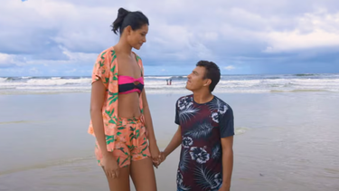 Ella mide más de 2 metros, él 1,62: la historia de amor que desafía prejuicios y emociona en redes