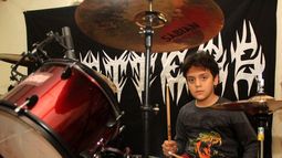 Catriel, el pibe de 8 años que descose la batería