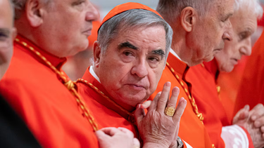 Cardenal desplazado por Francisco por delitos económicos, quiere participar del cónclave