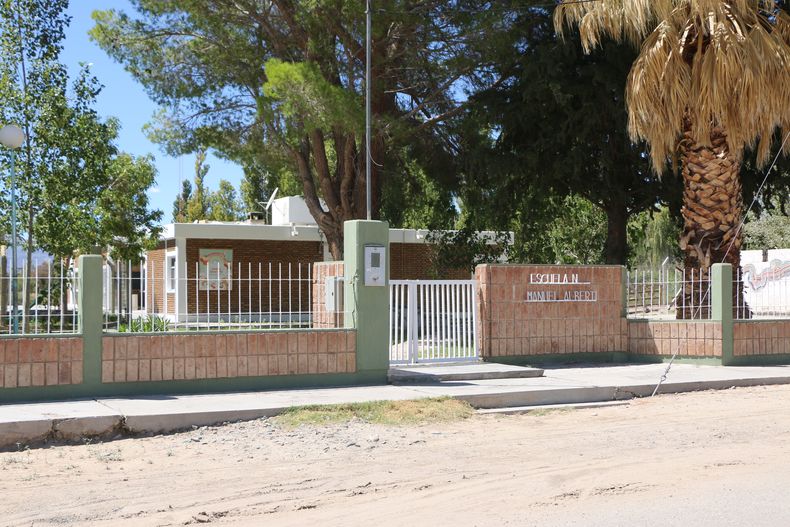 La Escuela Manuel Alberti acoge a todos los chicos del pueblo. La Escuela Manuel Alberti acoge a todos los chicos del pueblo.