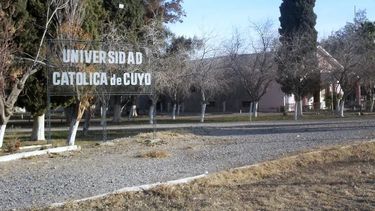 La Universidad Católica espera por el arribo de dos carreras