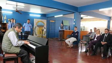 El represor Olivera tocó el piano en el concierto de Miguel Estrella en el Penal