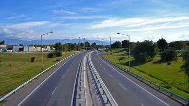 La Circunvalación de San Juan fue un desierto hasta que en 2005 el entonces gobernador José Luis Gioja la parquizó. Desde entonces requiere de un importante mantenimiento.&nbsp;