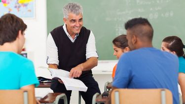 Llamaron a cubrir un cargo de preceptor en una importante escuela de San Juan
