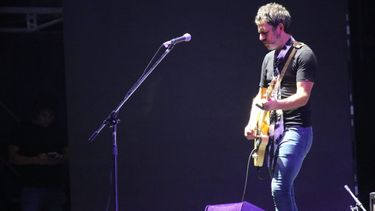 Los Guasones la descosió en la noche del rock en la FNS