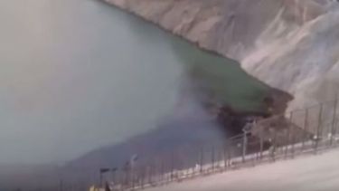 Dique Punta Negra: la mancha oscura se fue al fondo naturalmente