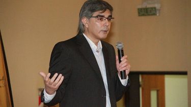 Molina contra el director de la escuela vallista: “No hagamos política con los pibes”