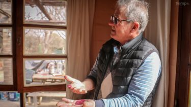 Daniel Sánchez, explicando las propiedades del mosto de la uva.