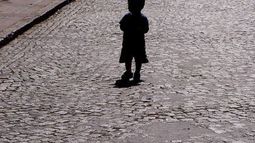 El nene encontrado solo en la calle, al cuidado de una abuela