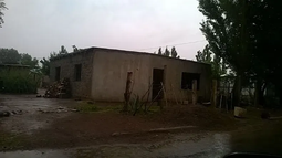 Unas 200 familias de dos departamentos sanjuaninos debieron recibir asistencia en sus viviendas por las lluvias de este lunes. Imagen de archivo.