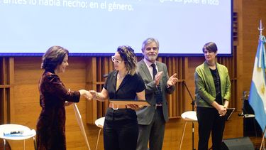 La paleontóloga sanjuanina, Cecilia Apaldetti, recibió el premio Científicas que Cuentan