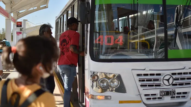 Qué líneas de colectivo de la Red Tulum llegan al Parque de Mayo.